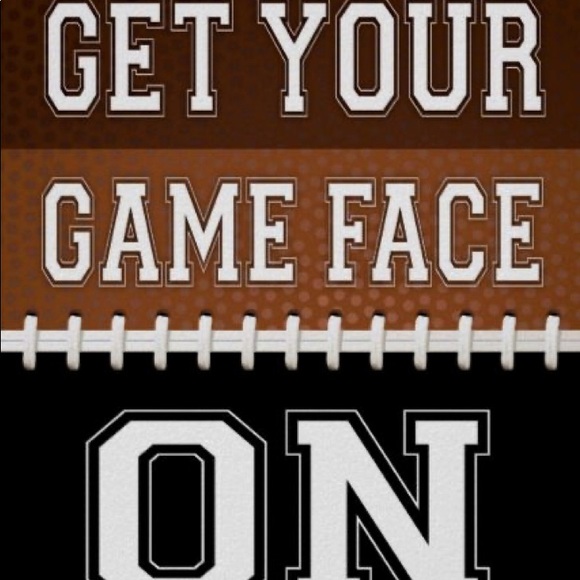 Show your team spirit. 🏈 🏀 ⚾️ ⚽️ 👟 ⛳️ - Picture 1 of 1